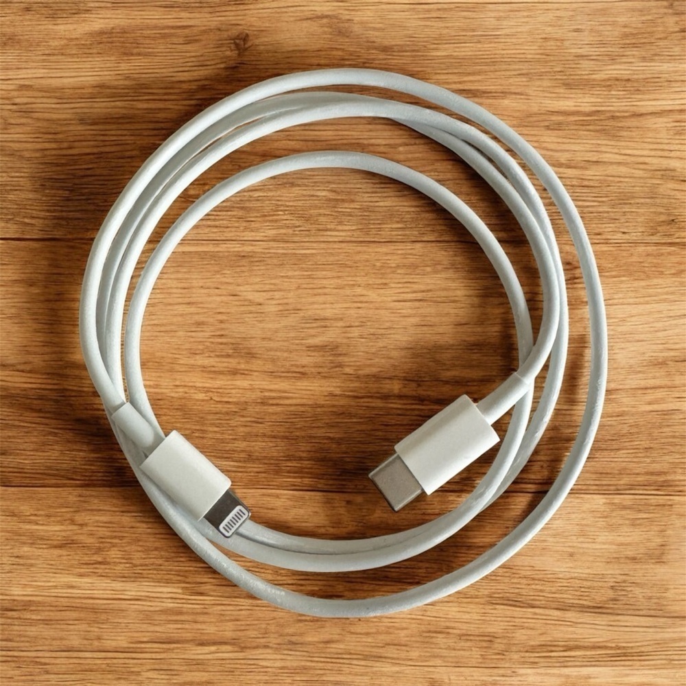 Apple USB-C to Lightning Cable Used - Picture 2 of 2